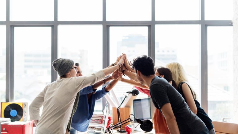 The Power of E-Cards in Lifting Workplace Morale